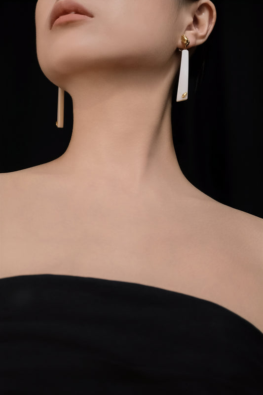 Li Realm Cloud Stream Plain White Glaze Ox Bone Earring Gold