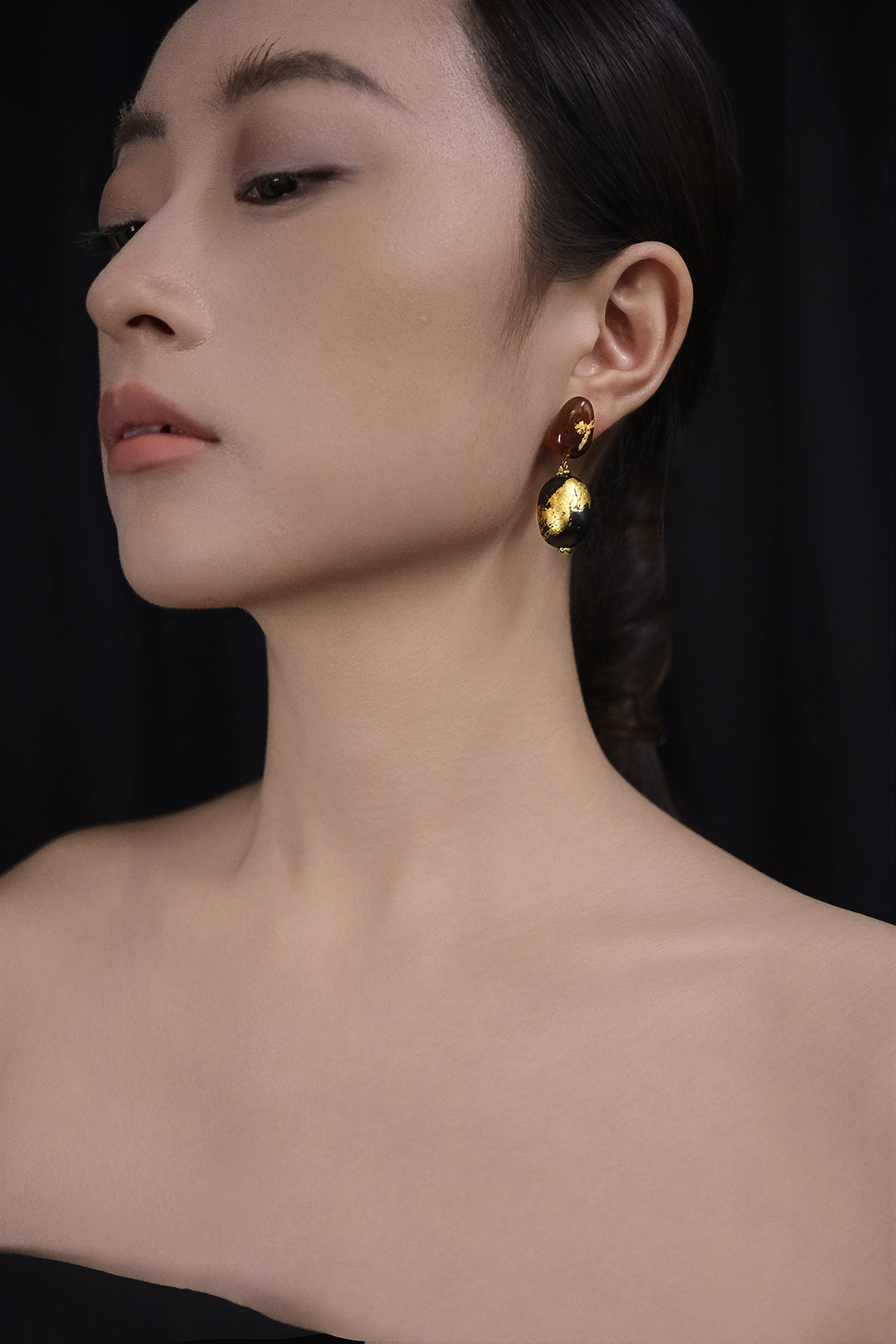 Li Realm Lacquered Gold Snow Earring Amber Ebony Lacquer Gold Leaf Oval