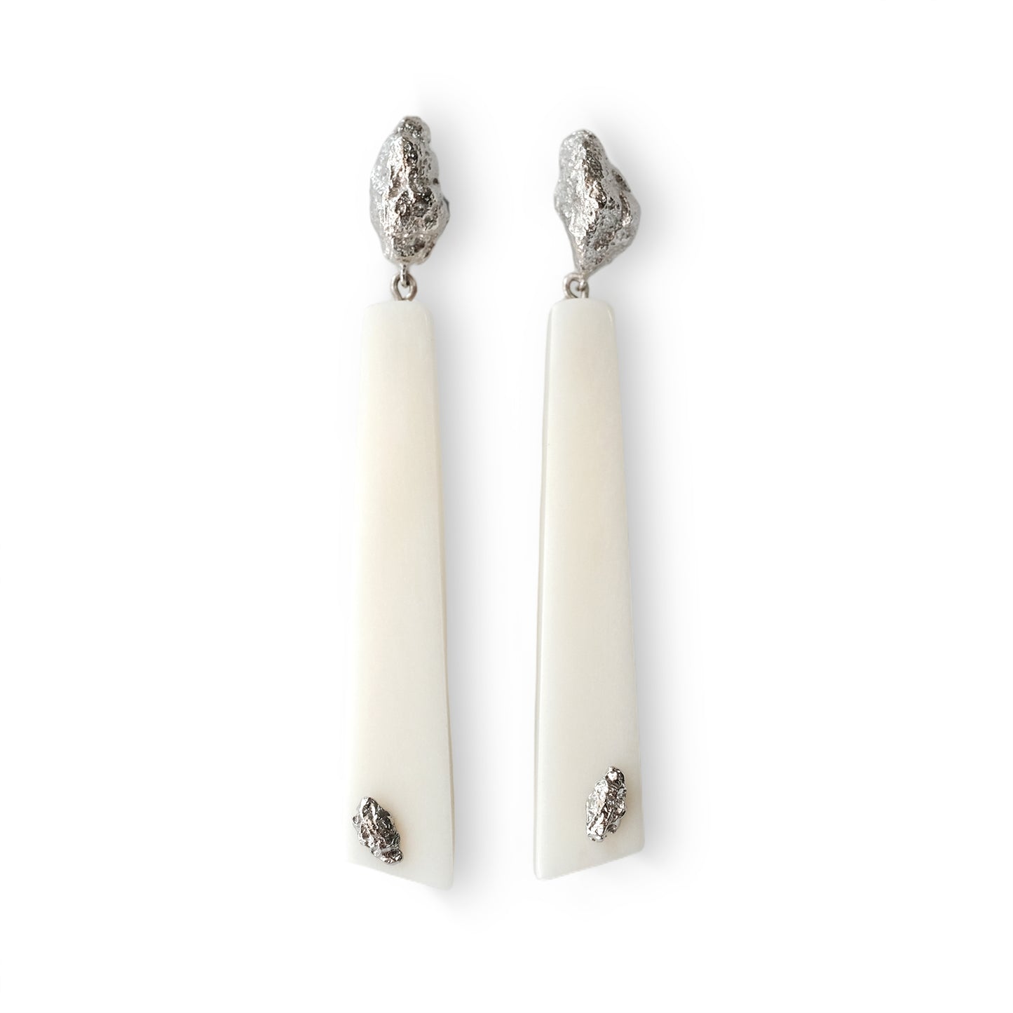 Li Realm Cloud Stream Plain White Glaze Ox Bone Earring Silver