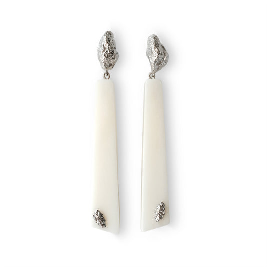 Li Realm Cloud Stream Plain White Glaze Ox Bone Earring Silver