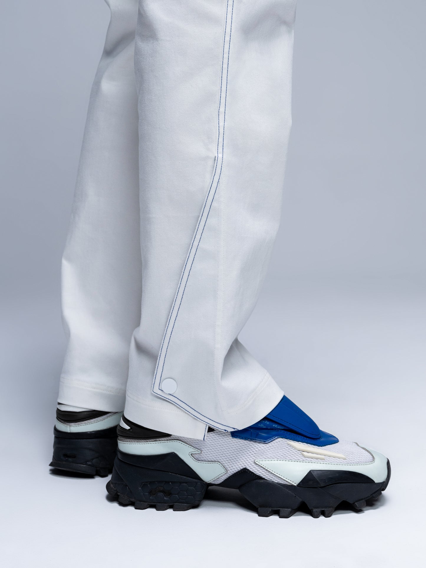 Color-Block Wide-Leg Split Jeans