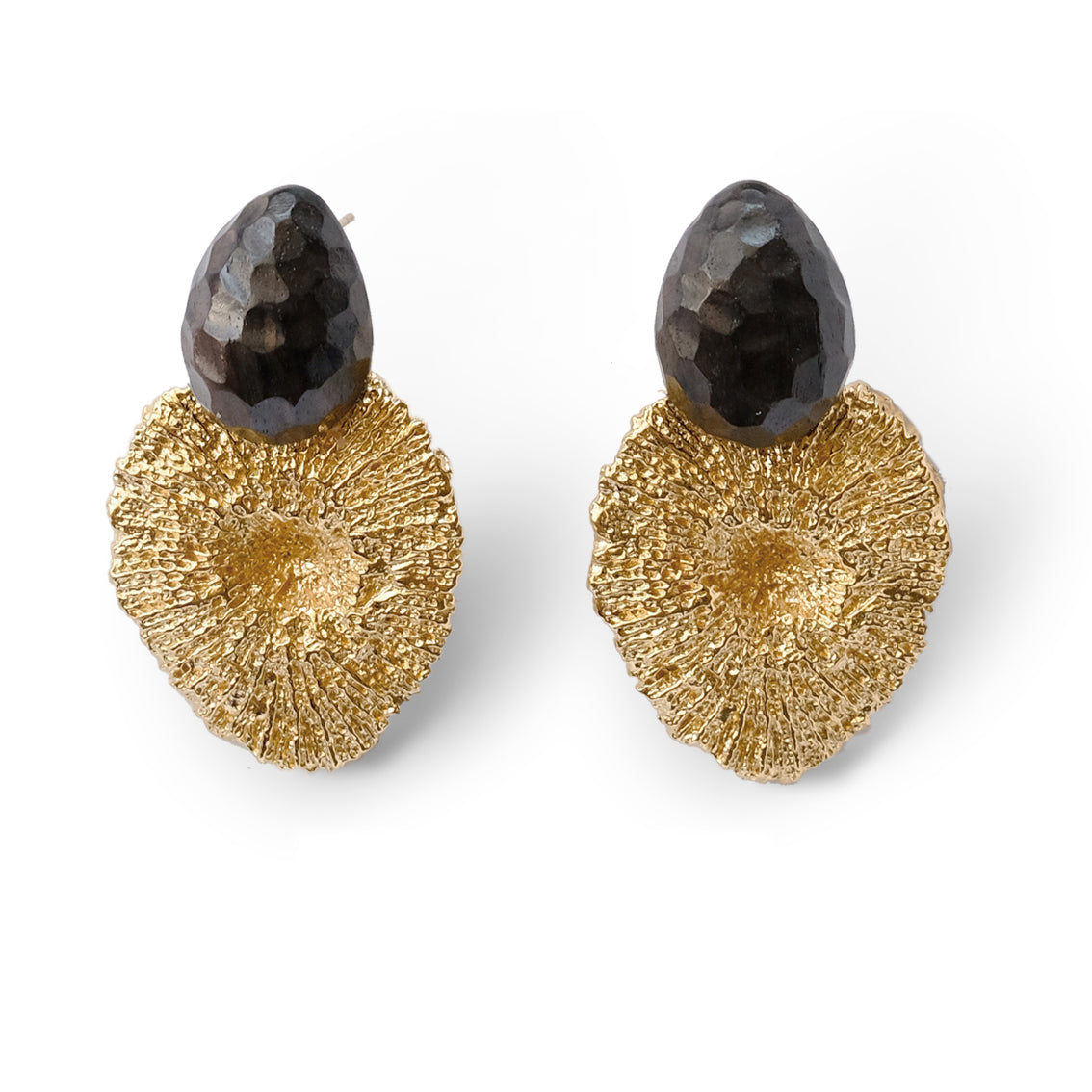 Li Realm Gilded Heart Kiss Earring Ebony Silver Thick Gold Plated