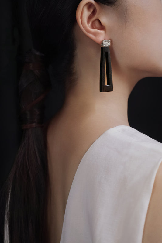 Li Realm Window Lattice Shadow Earring Ebony Silver