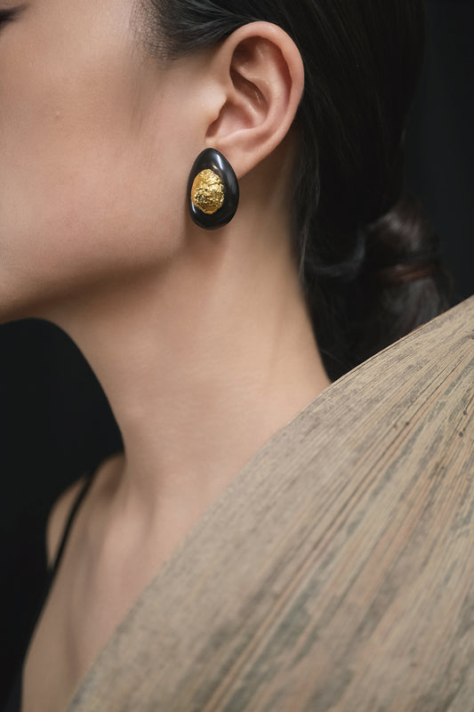 Frozen Time Cocoon Whisper Ebony Ear Stud Gold