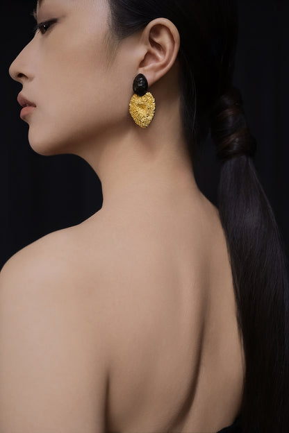 Li Realm Gilded Heart Kiss Earring Ebony Silver Thick Gold Plated