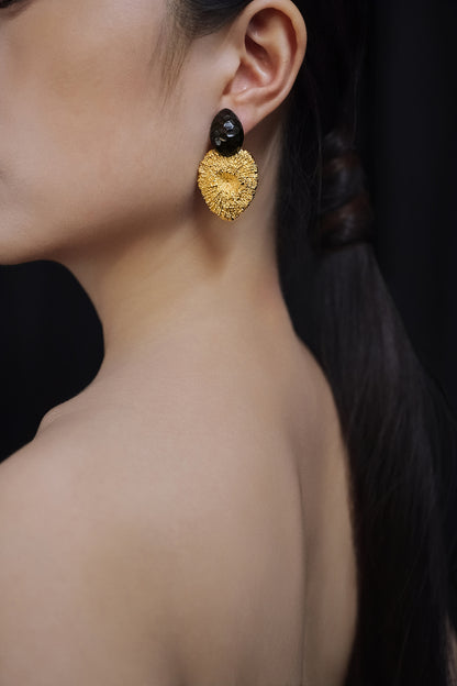 Li Realm Gilded Heart Kiss Earring Ebony Silver Thick Gold Plated