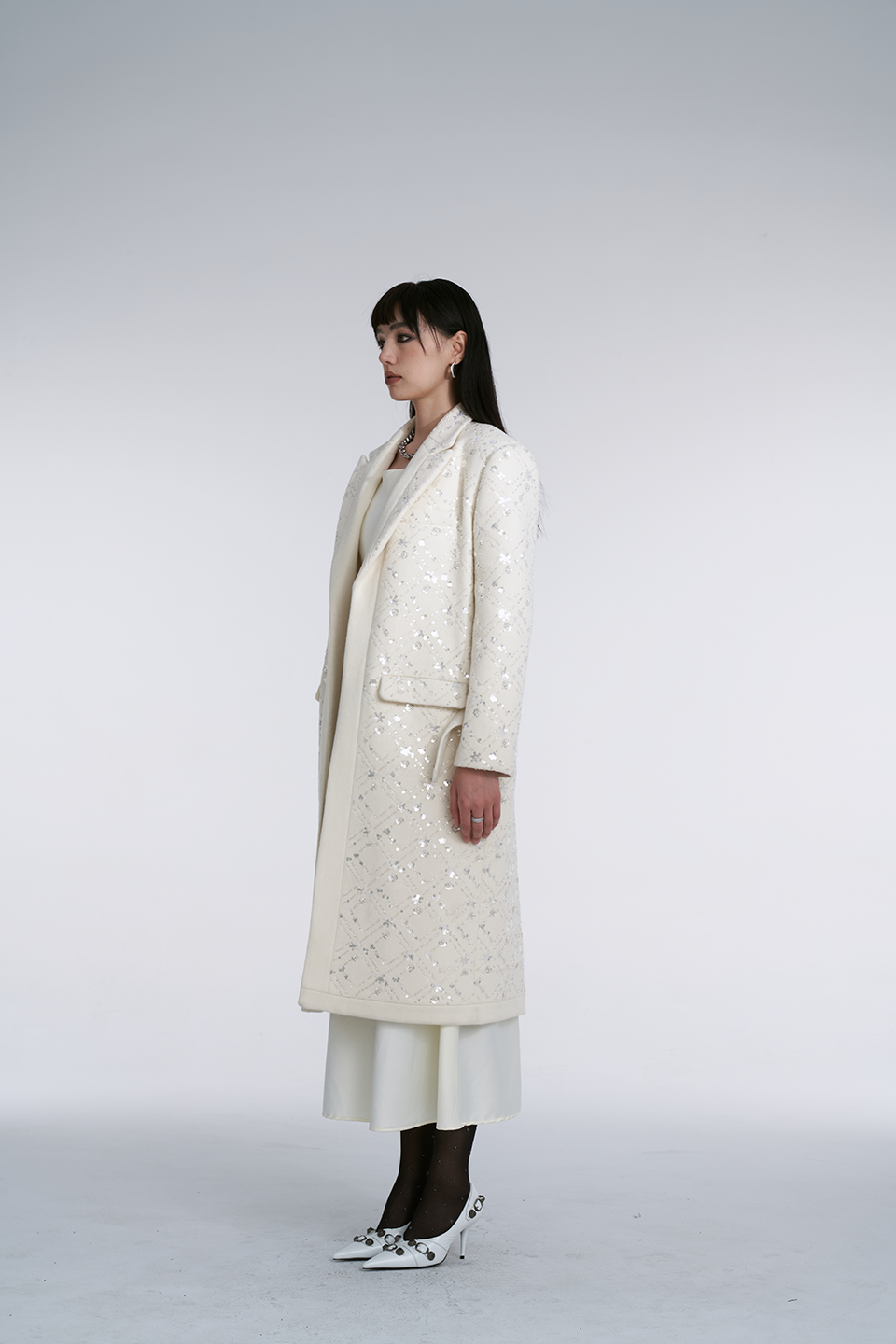 White Contrasting Collar Hand-embellished Woolen Coat