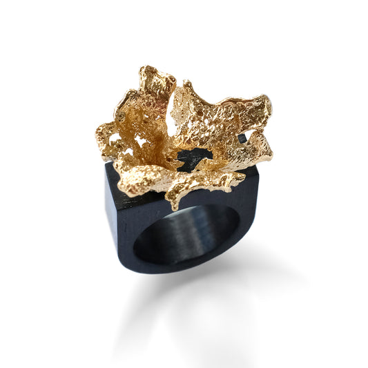 Endless Life Ebony Ring Gold