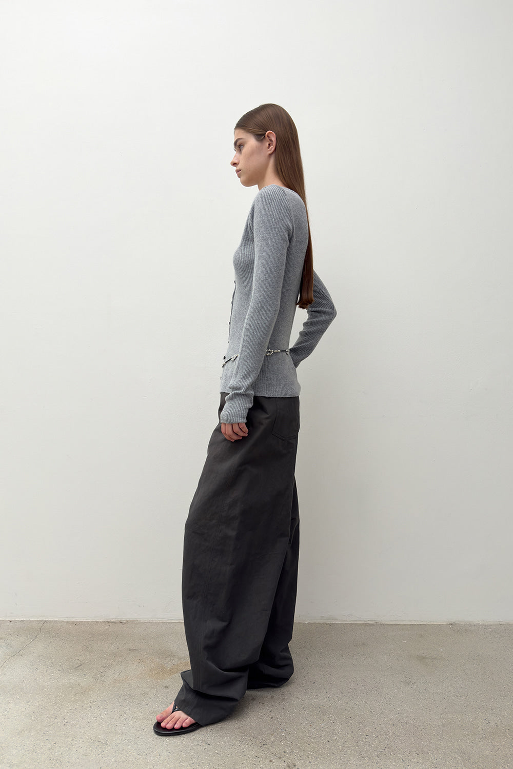 DIAGONAL BUTTON KNIT GREY