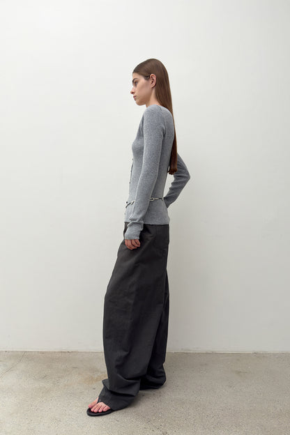 DIAGONAL BUTTON KNIT GREY