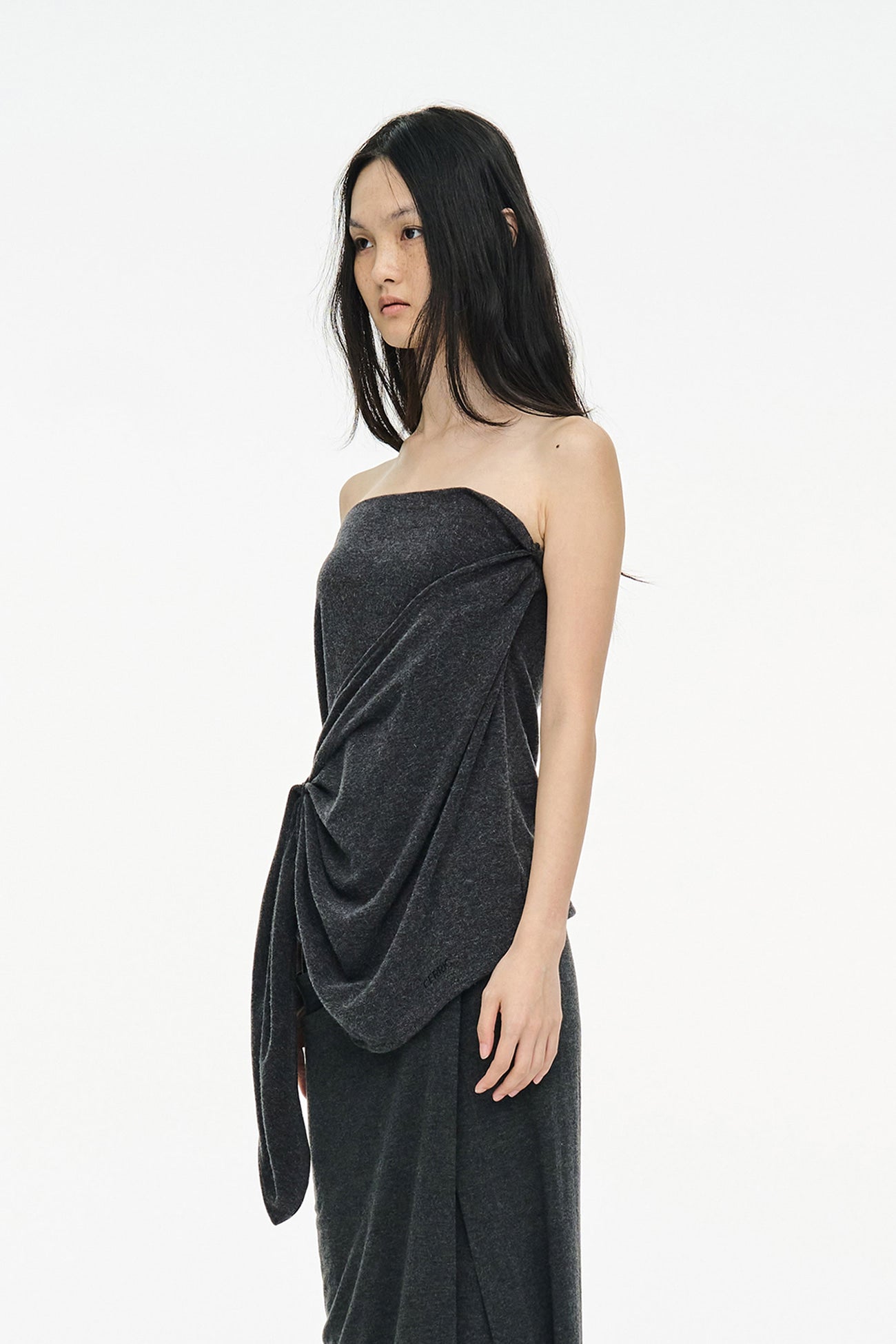 LAYERED FLARE TOP / CHARCOAL