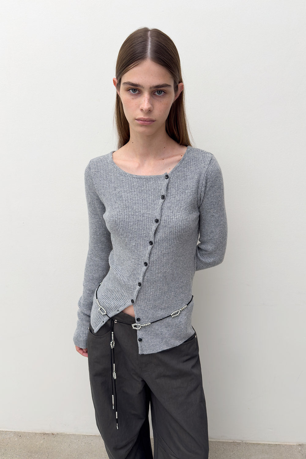 DIAGONAL BUTTON KNIT GREY