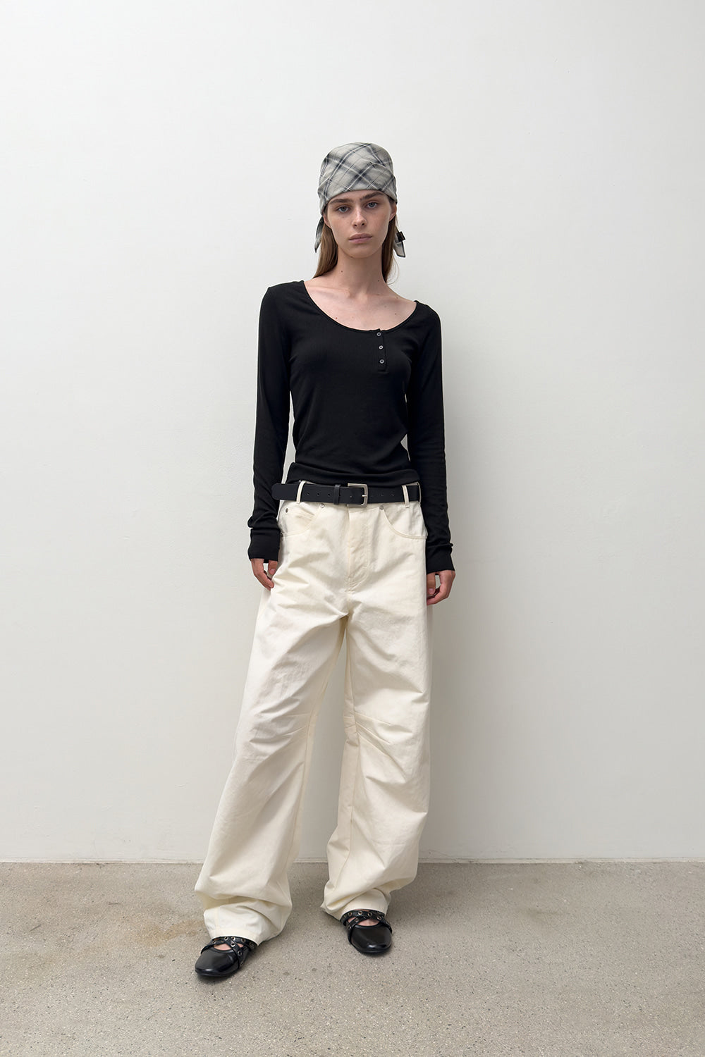 CURVED STURDY TROUSERS