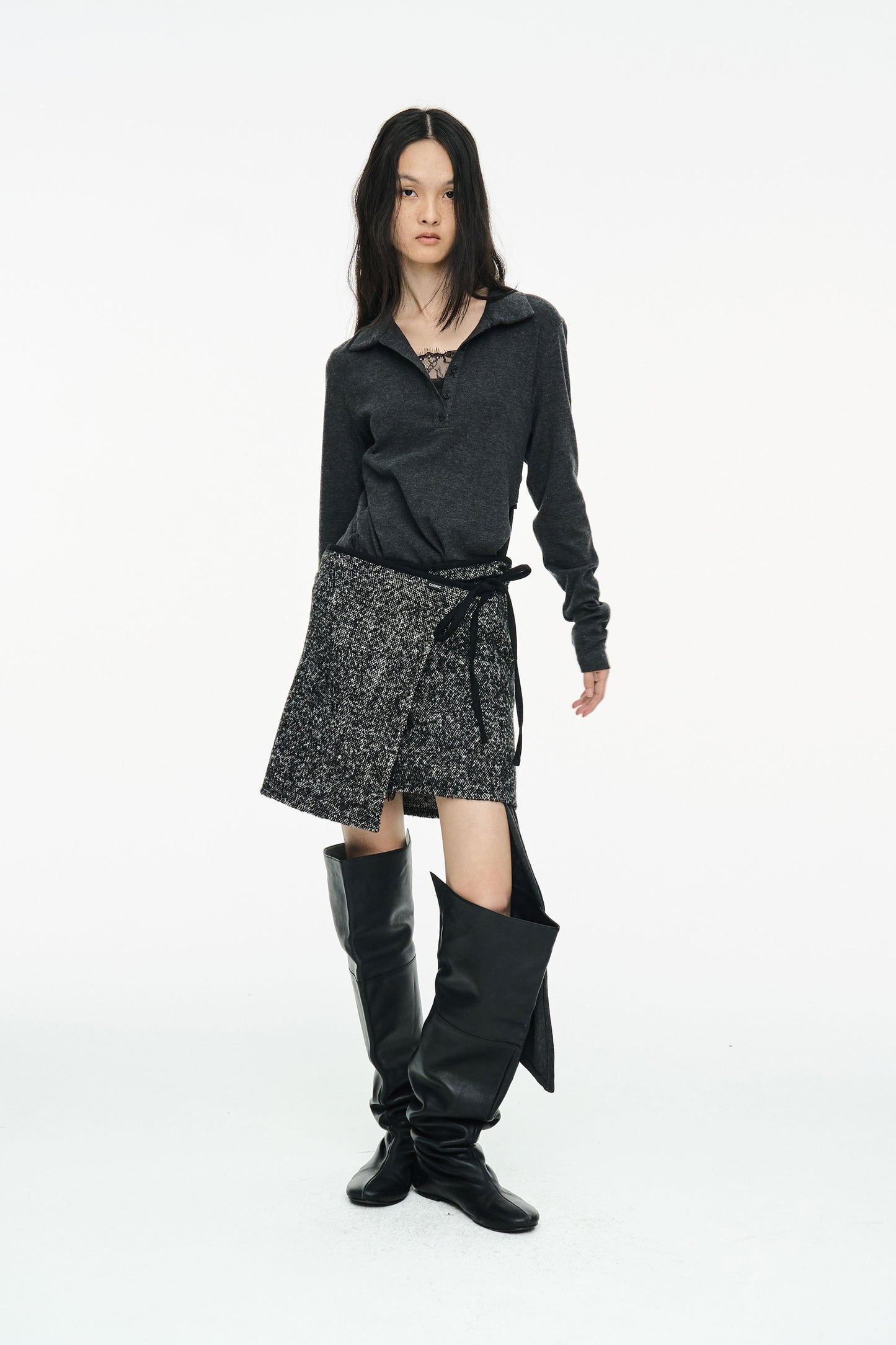 TWIST BUTTON TOP / CHARCOAL