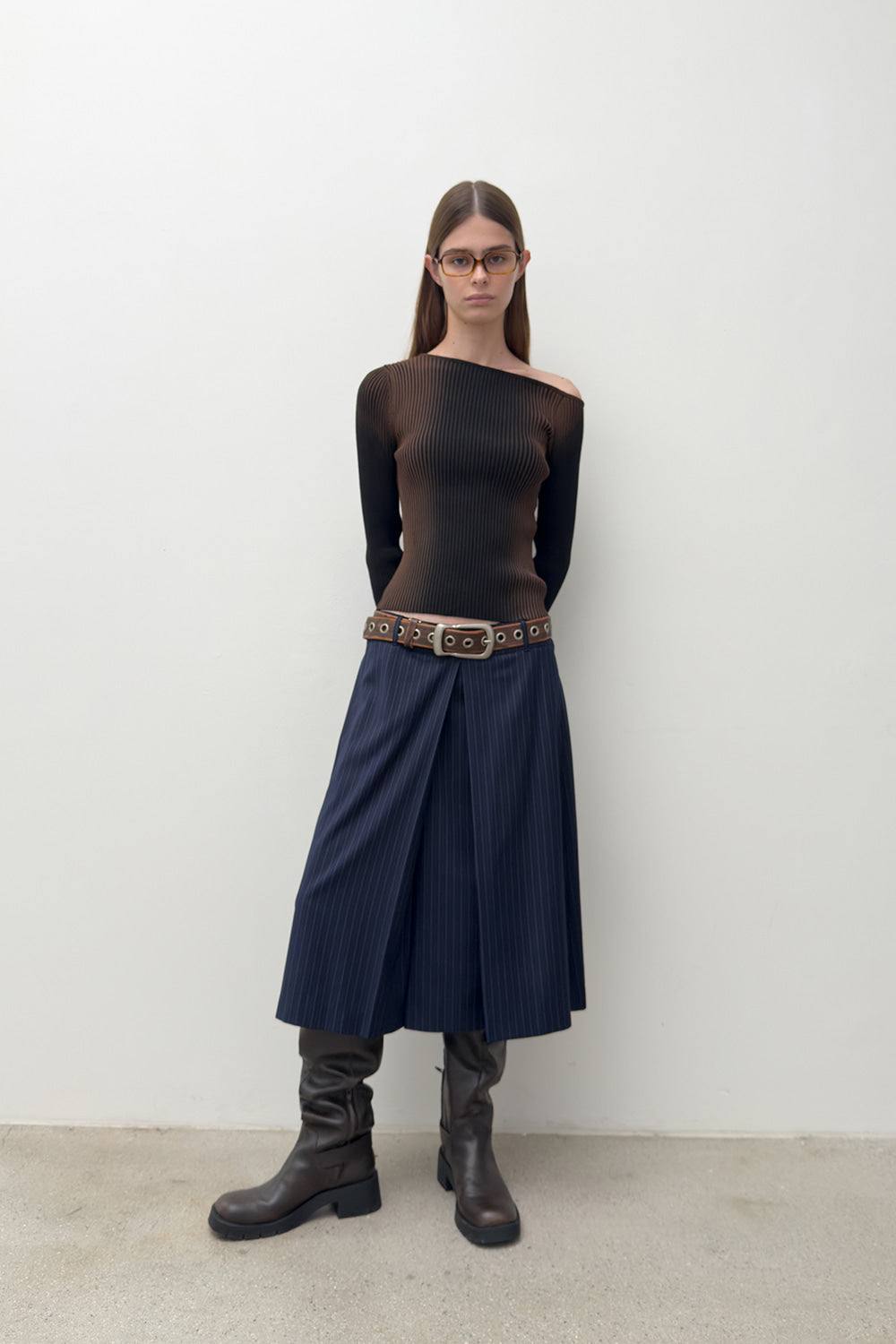 ONE OFF SHOULDER SPRAY KNIT