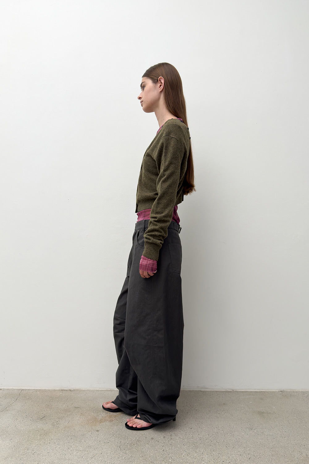 V NECK BUTTON CARDIGAN