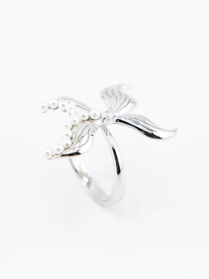 Symmetrical Whale Tail Shaped Open Ring