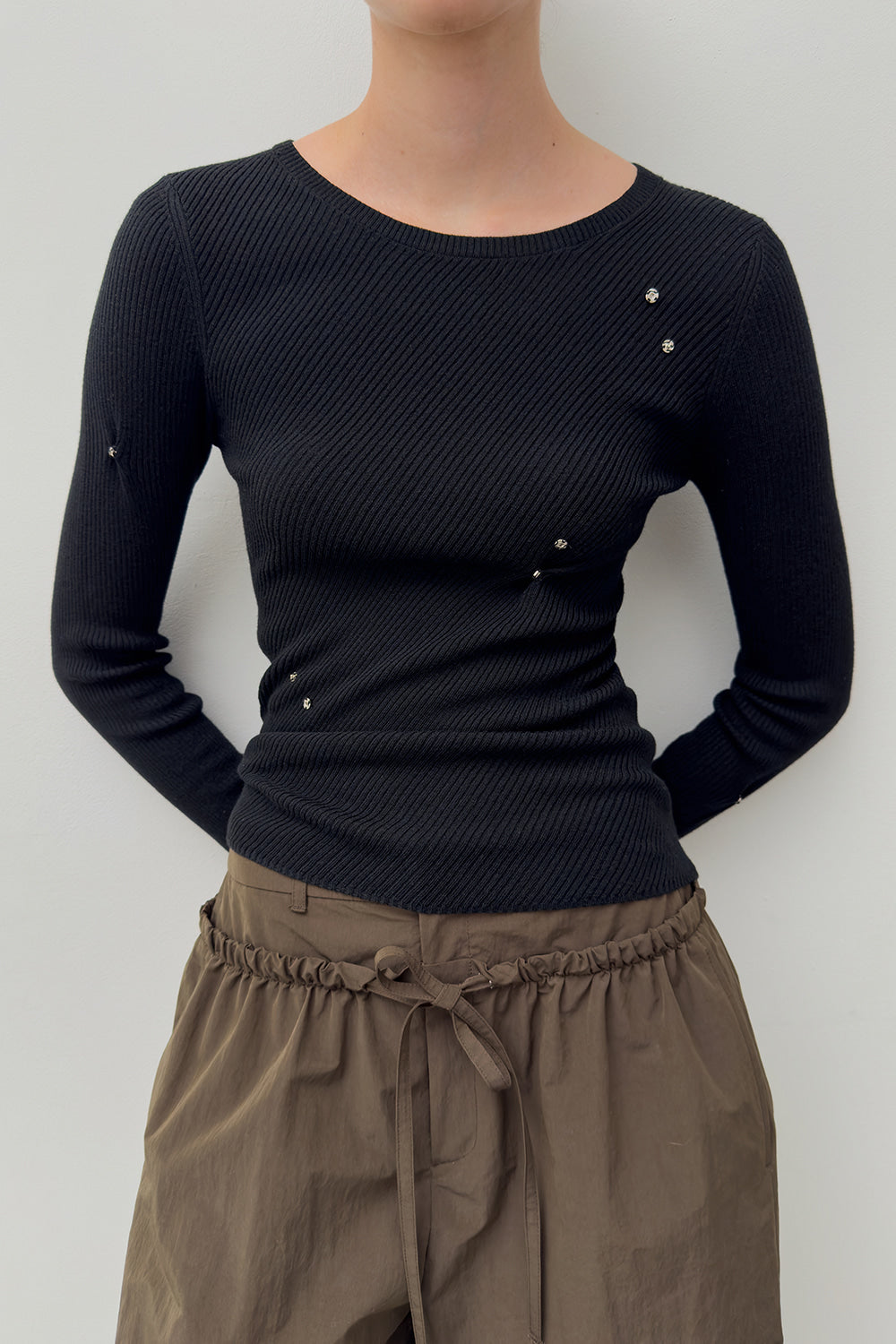 SLIM RIBBED SNAP KNIT BLACK