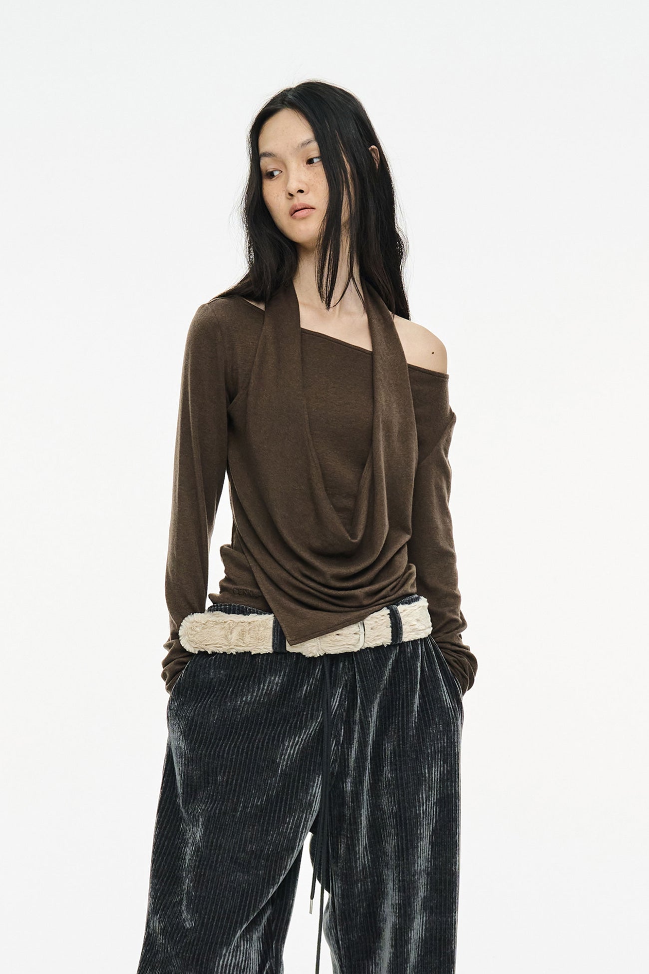 LAYERED HALTER TOP / BROWN