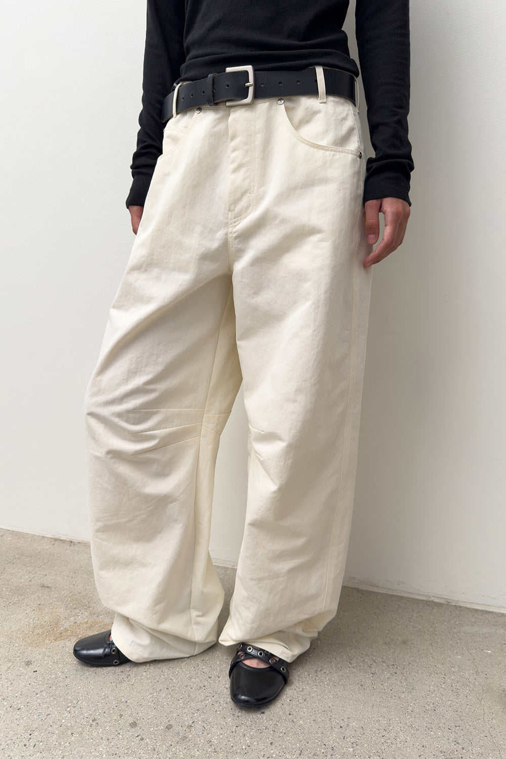 CURVED STURDY TROUSERS