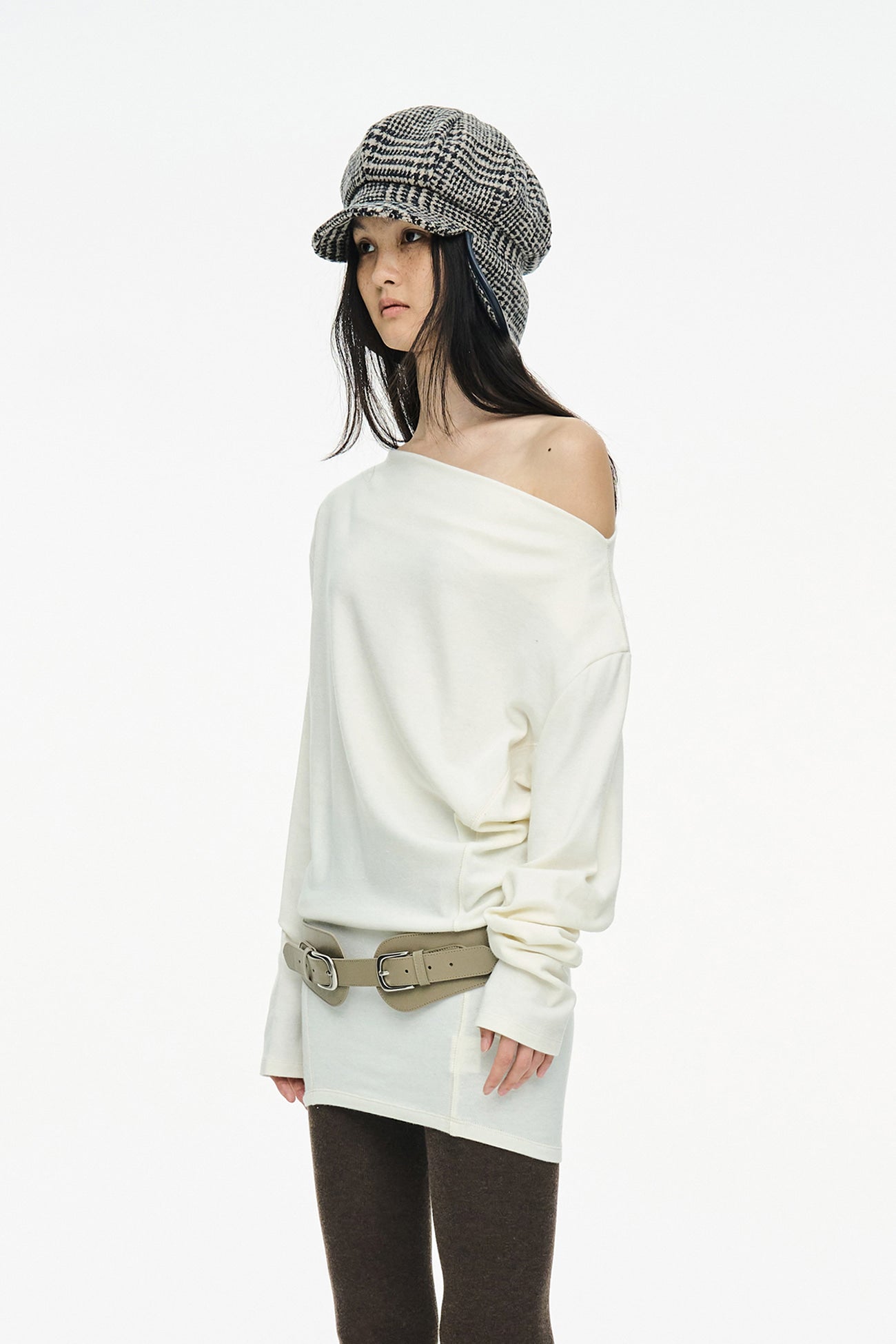 INCISION TAPERED TOP / IVORY