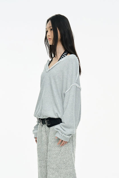 FURRY V-NECK SWEATSHIRT / GRAY