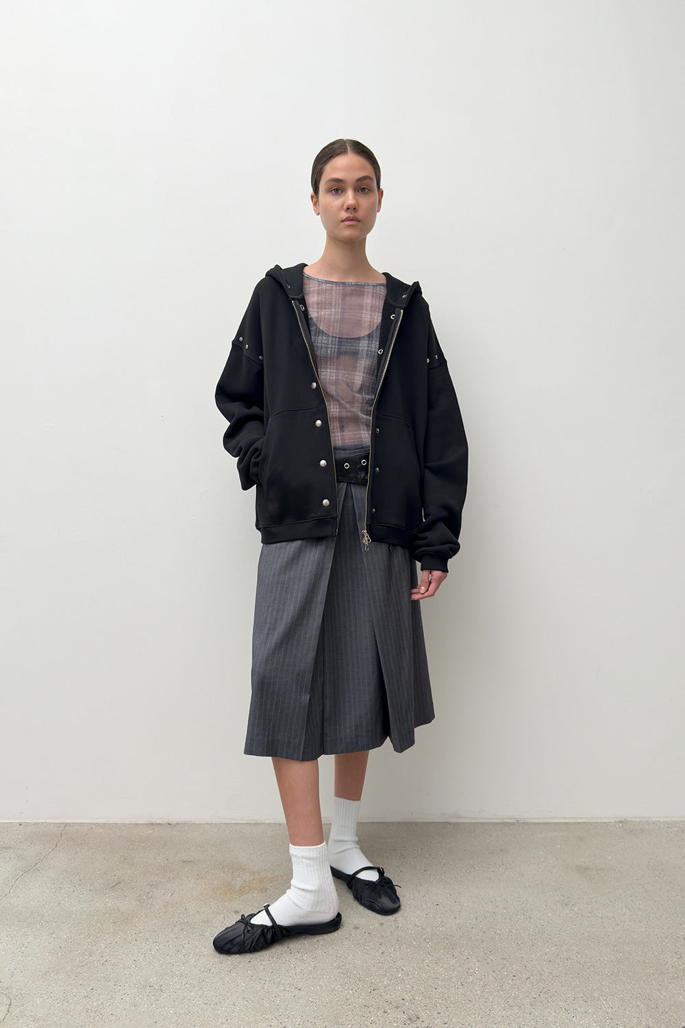 HARDWARE EMBELLISHED HOODIE BLACK