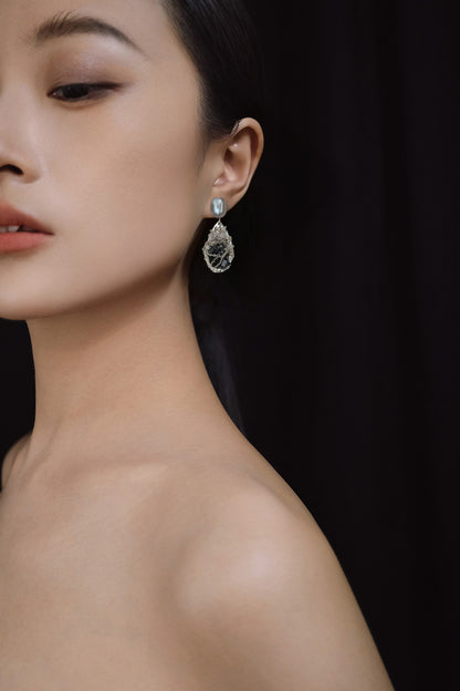 Li Realm Crystal Dome Dazzling Light Trace Silver Gray Pearl Small Earring