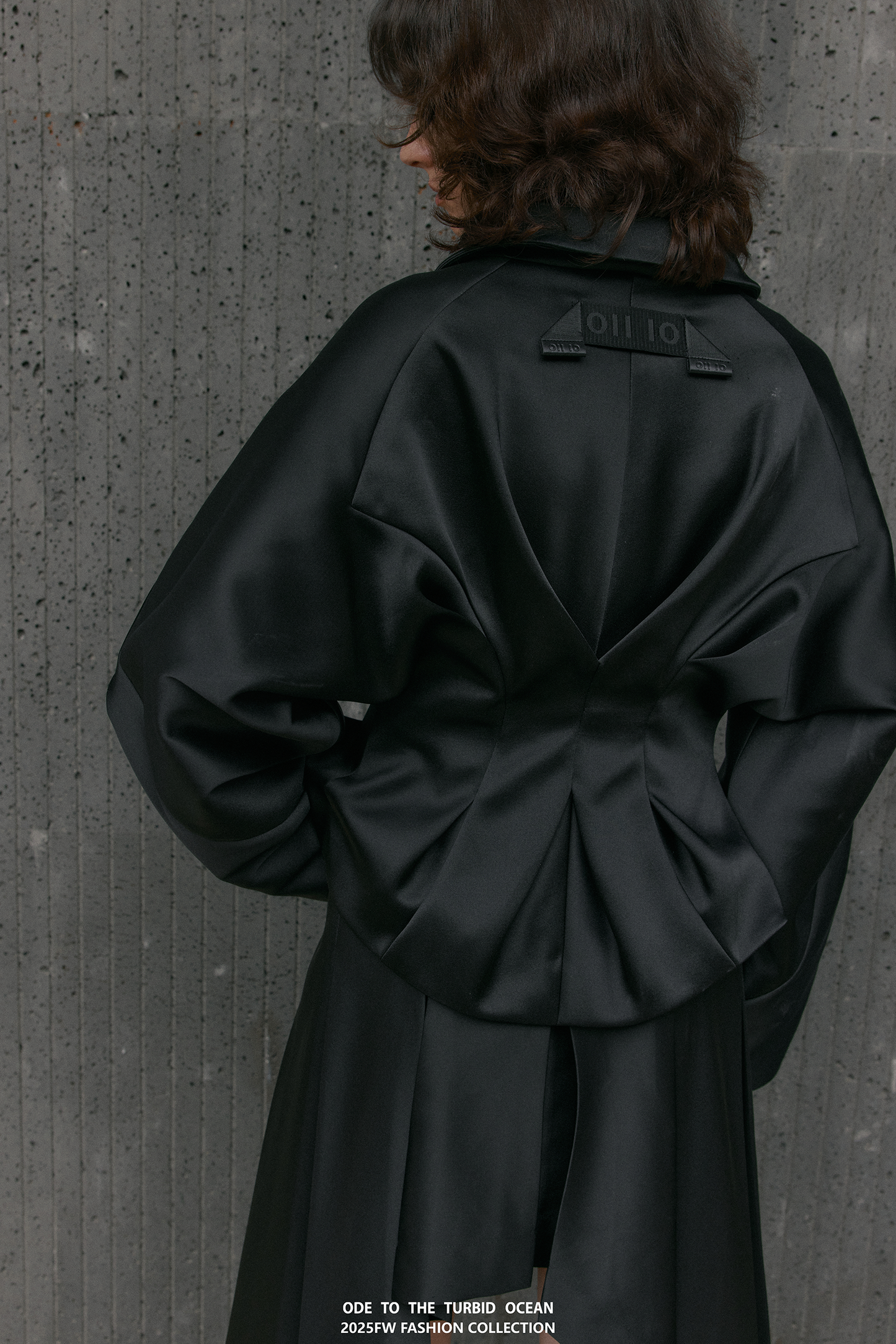 ODE TO THE TURBID OCEAN Textured Ruffled Black Glossy 3D Cropped Jacket