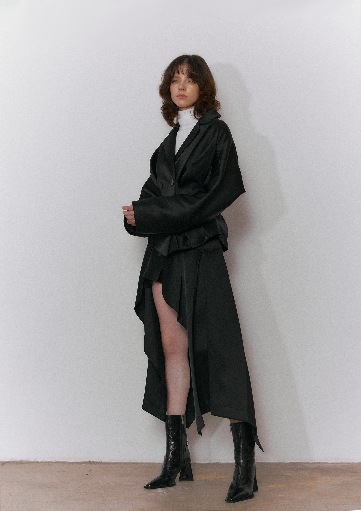 ODE TO THE TURBID OCEAN Textured Ruffled Black Glossy 3D Cropped Jacket