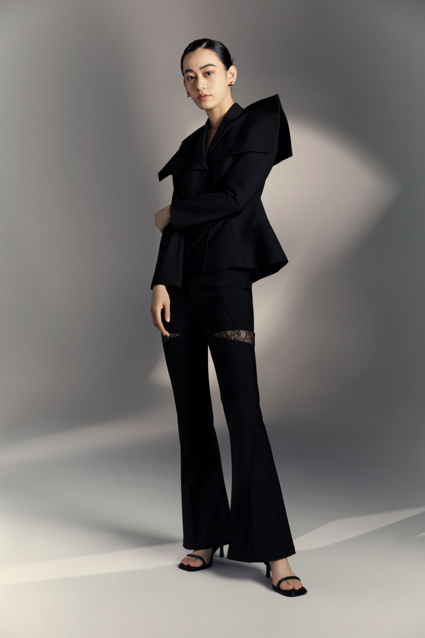 Square-shoulder and Backless Waist-skimming Suit