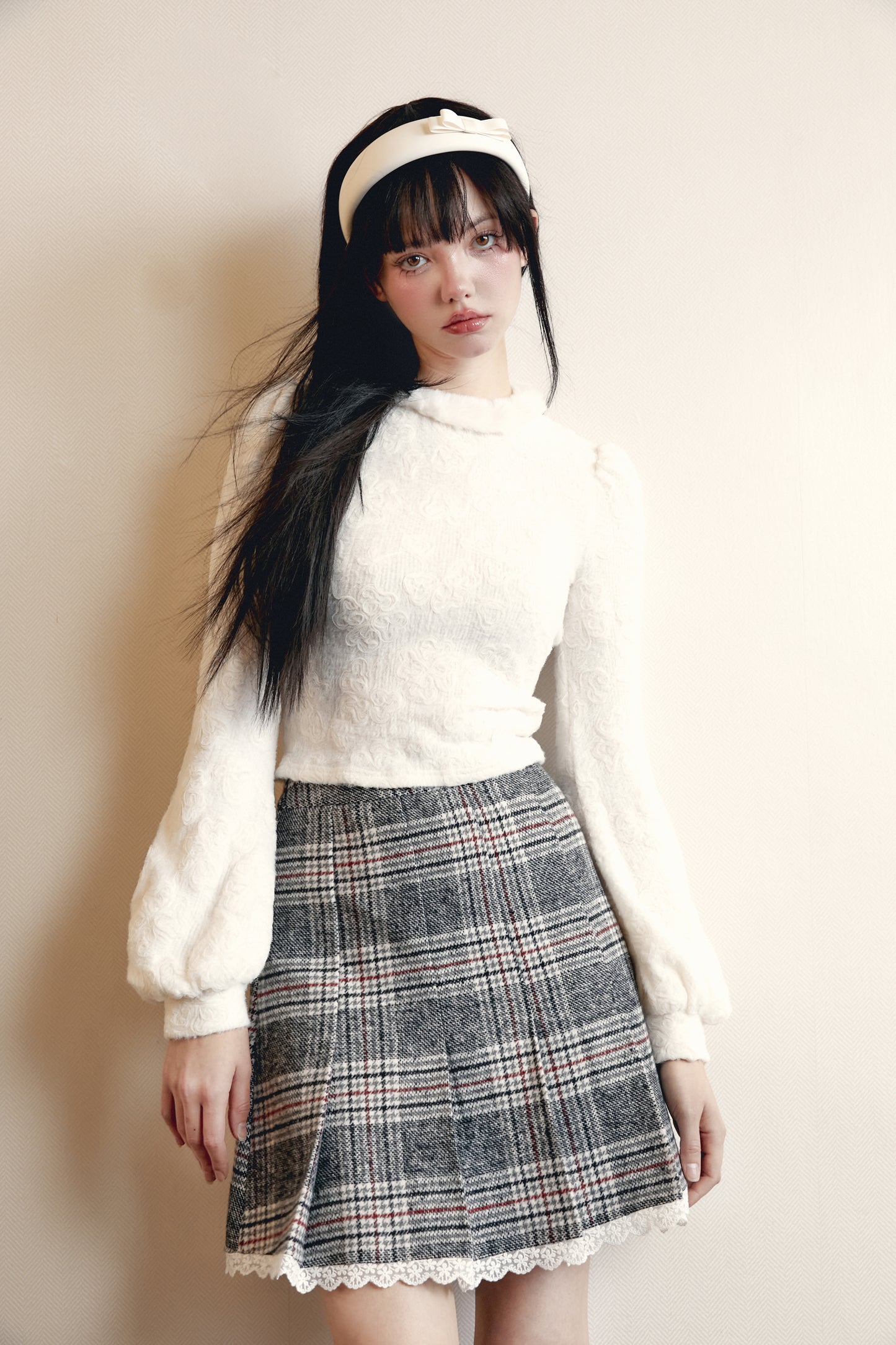 Knitted Sweater with Plush Collar and Slim Fit