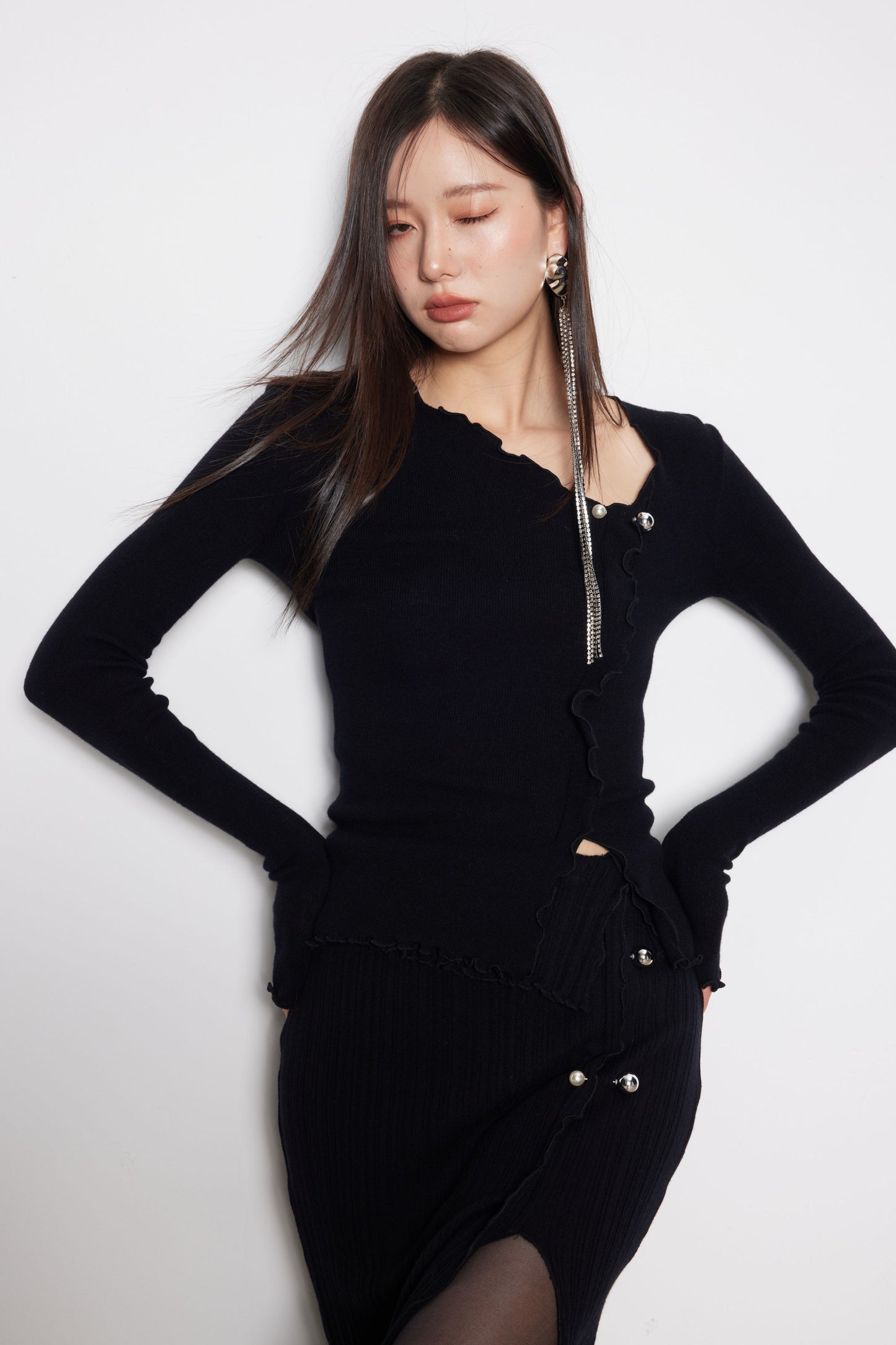 Black Wave Edge Pearl Wool Top