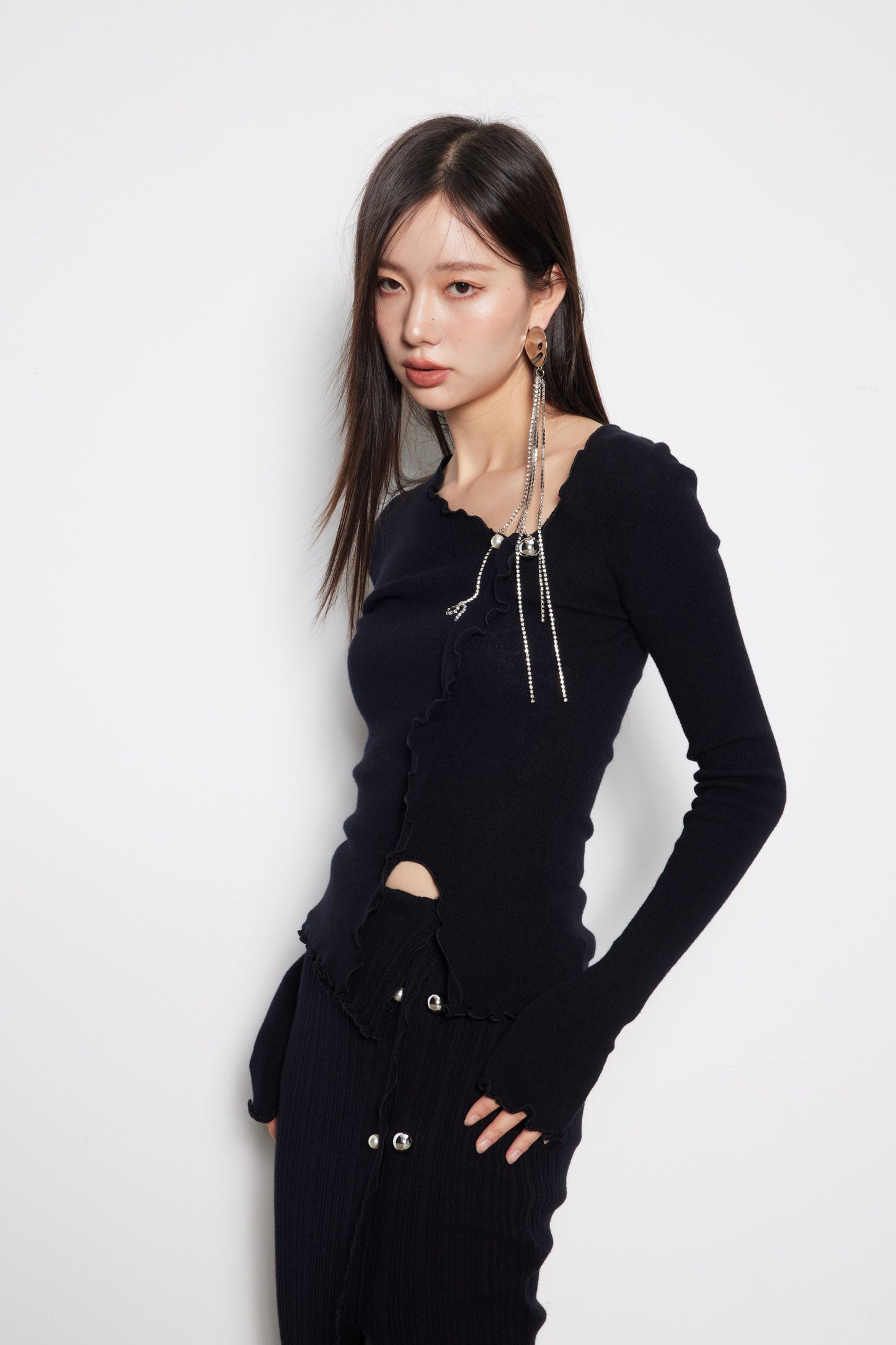 Black Wave Edge Pearl Wool Top