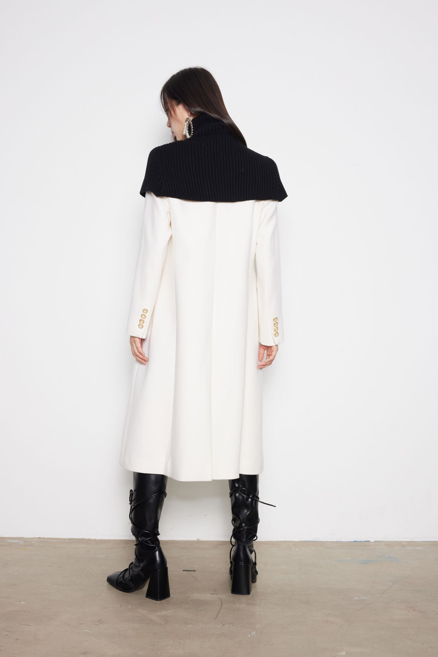 White Wool Long Coat Set (including Two Black And Brown Woolen Shawls)