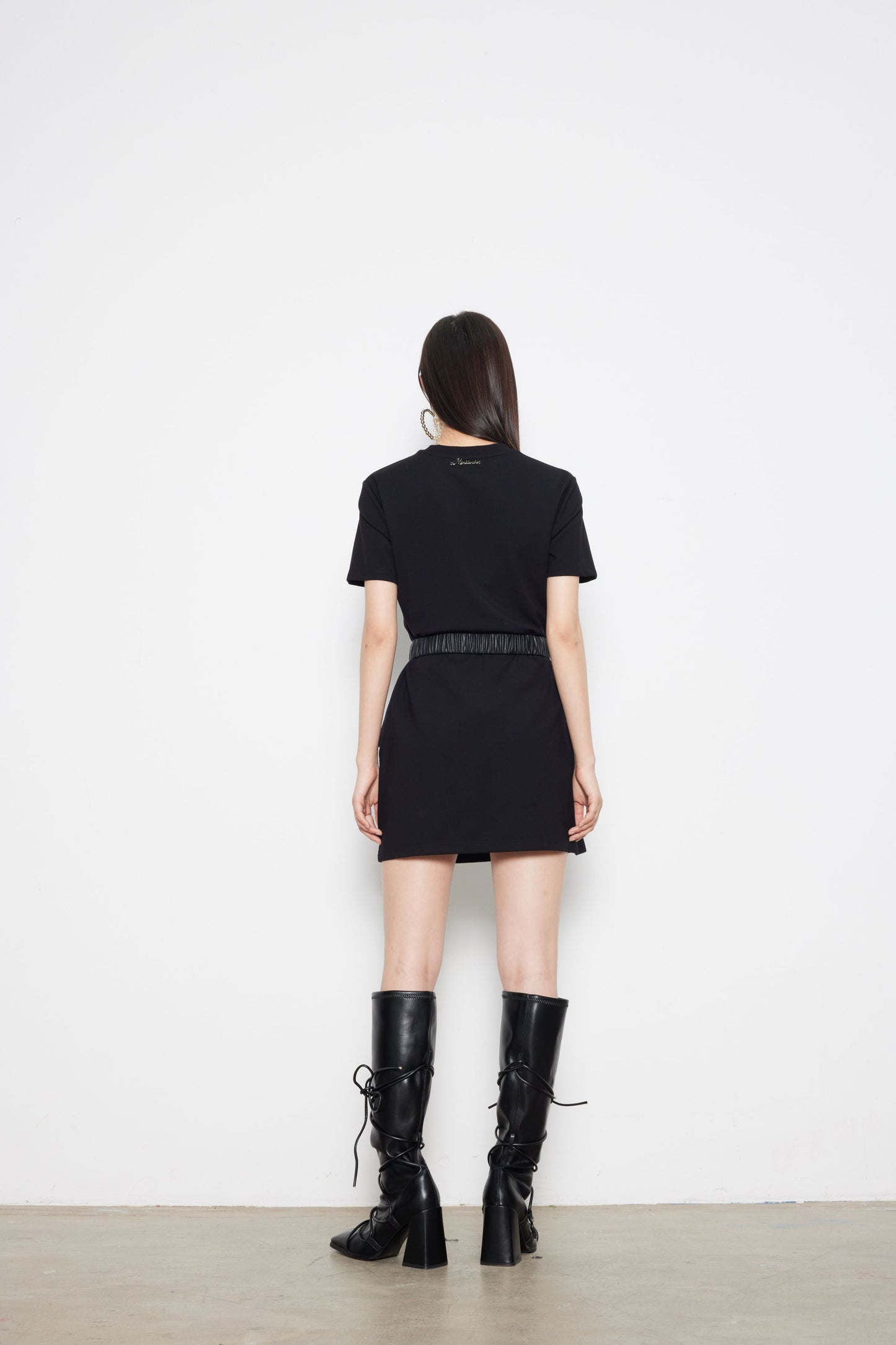 Black And Black Spliced T-shirt Fake Two-piece (including A Butterfly Metal Belt)