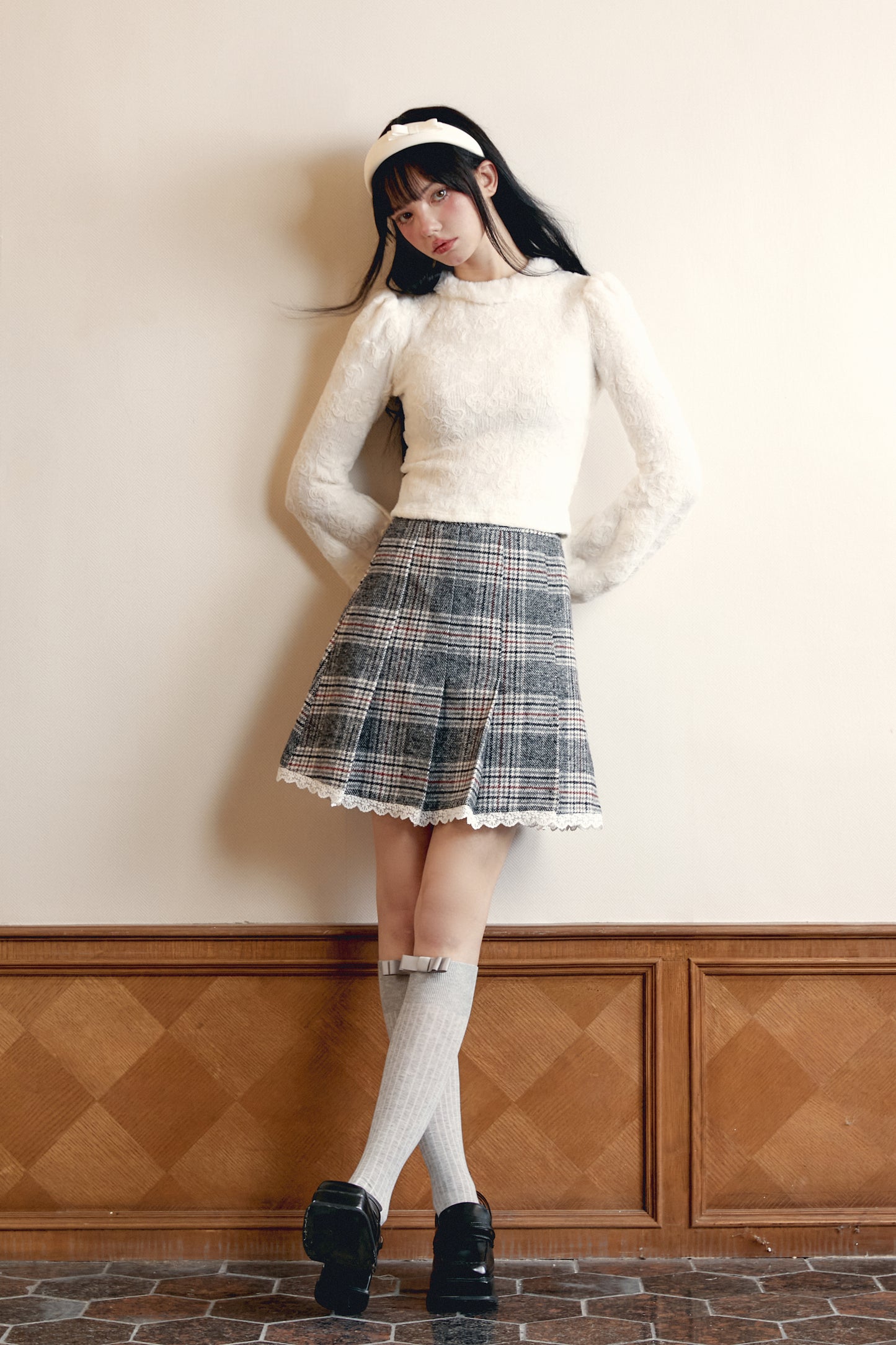 Knitted Sweater with Plush Collar and Slim Fit