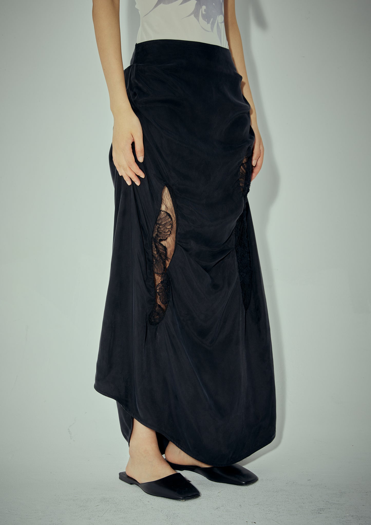 Knee Hollow Pleated Skirt