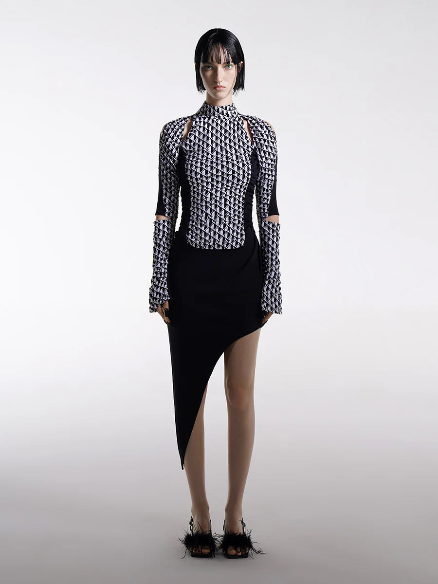 PRINTED GATHERED LONG SLEEVES TOP WITH CUT-OUT DETAIL